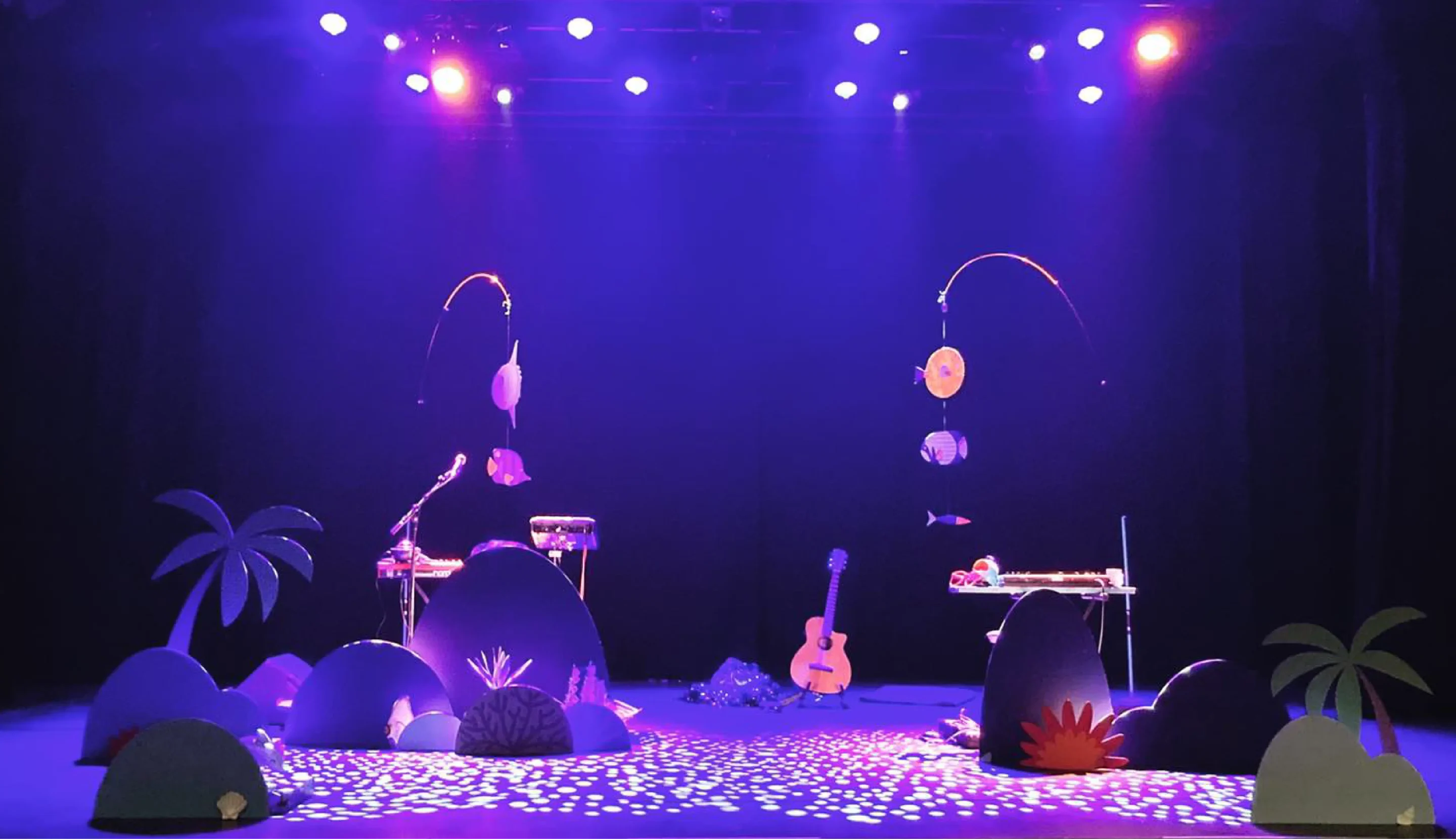 voyage-au-dela-des-mers-spectacle-jeune-public-ecologie-scenographie-design-decor-victoria-hally Illustrated poster for Omar Souleyman concert