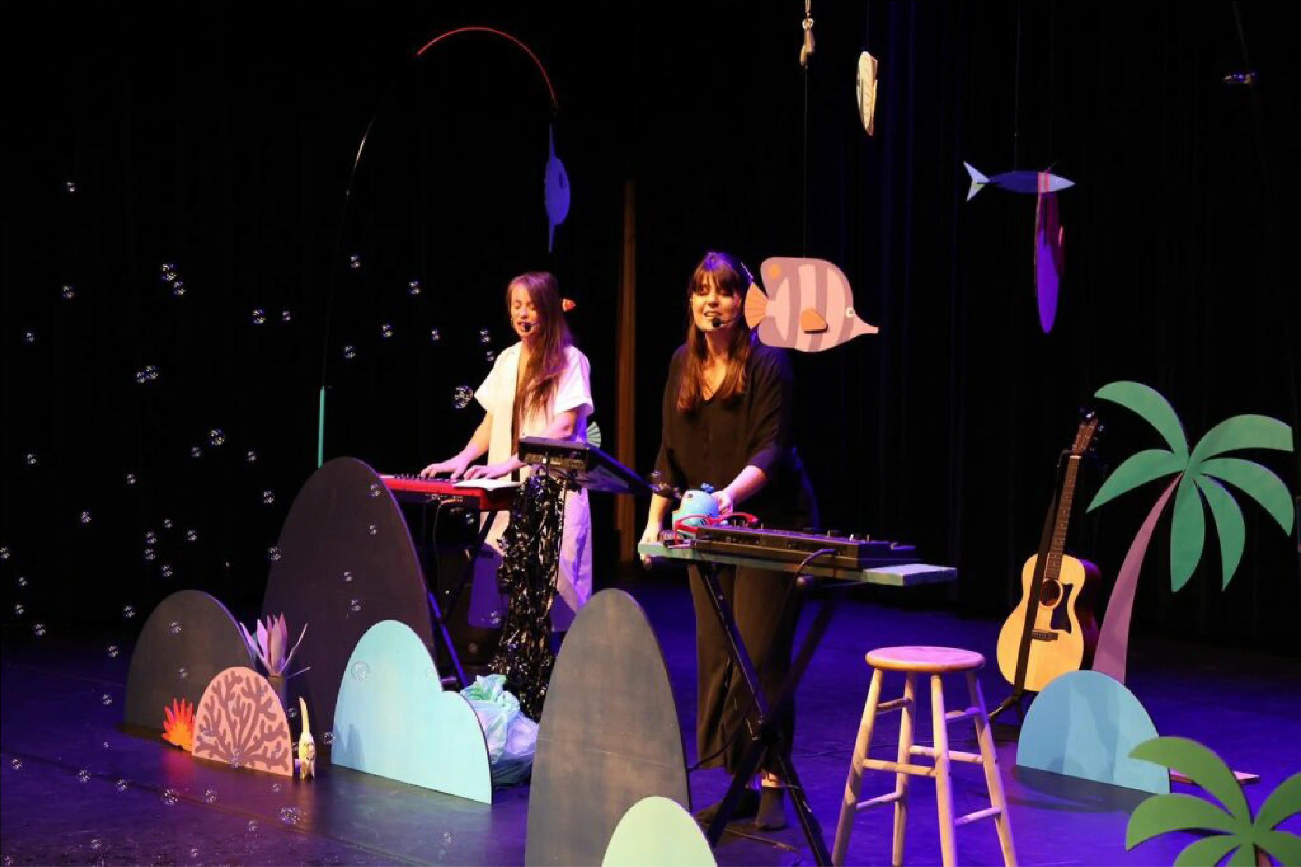 voyage-au-dela-des-mers-spectacle-jeune-public-ecologie-scenographie-design-decor-victoria-hally Illustrated poster for Omar Souleyman concert